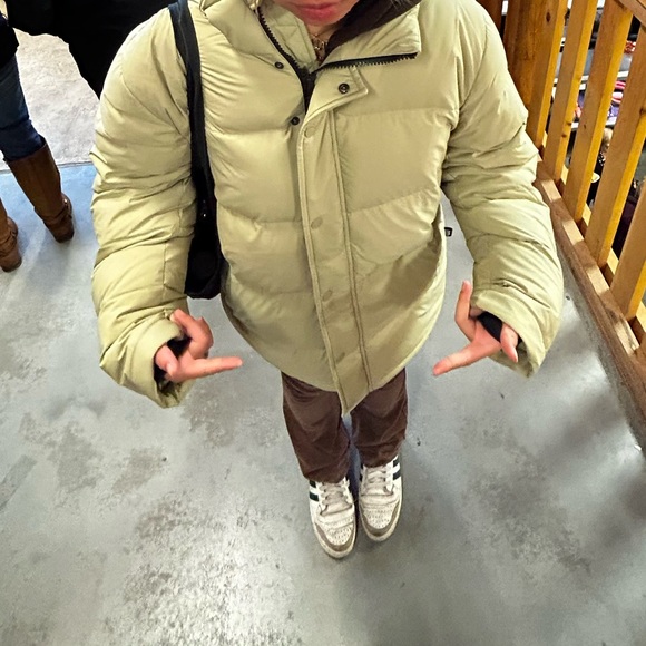 aritzia tna tea green superpuff size m💚 - Picture 4 of 7